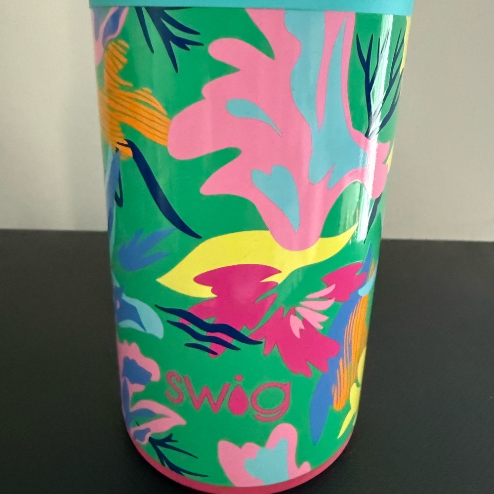 Swig Flip & Sip 36 Ounce Water Bottle Paradise *NEW WITH TAGS* - Picture 2 of 7